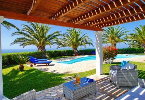 Villa In Kleismata Sleeps 5 Includes Swimming Pool And Air Con