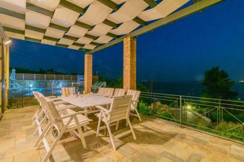 Villa Kommeno Bay 1 , Corfu