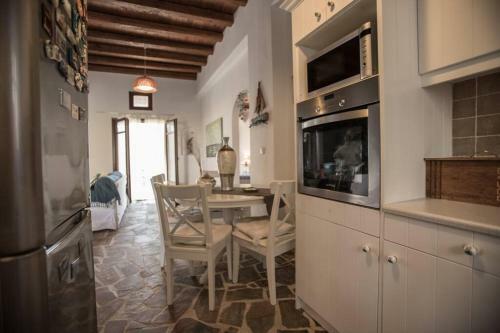 2ag252-house With A Pool In Andros