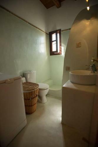 2ag252-house With A Pool In Andros