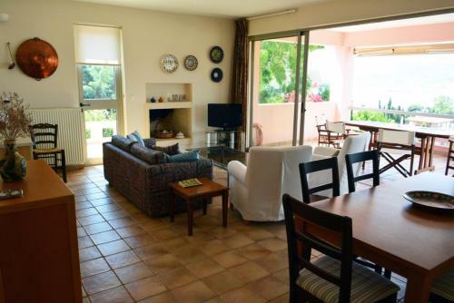 Villa Pink House With Panoramic View To Porto Rafti