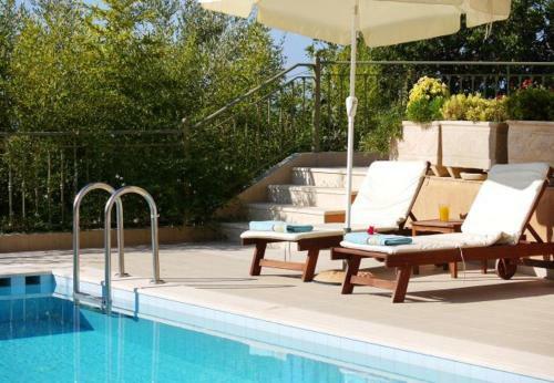 Lourdata Villa Sleeps 5 With Pool And Air Con