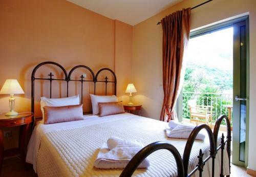 Lourdata Villa Sleeps 5 With Pool And Air Con