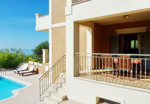 Lourdata Villa Sleeps 5 With Pool And Air Con