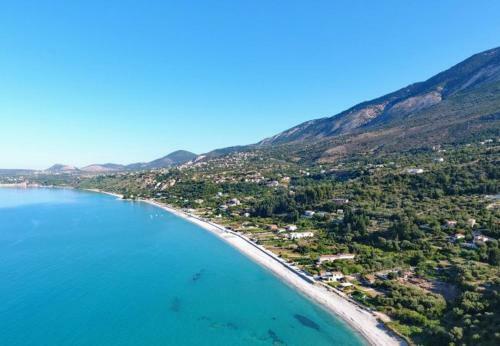 Lourdata Villa Sleeps 5 With Pool And Air Con
