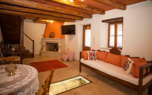 Villa Ariadne Traditional Home