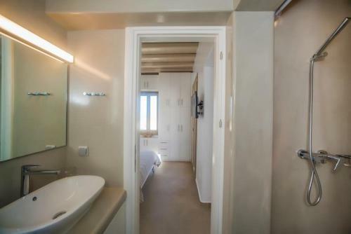 Villa Mykonos Bible 20
