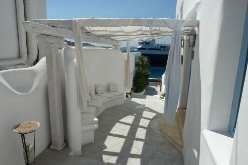 Villa Mykonos Bible 20
