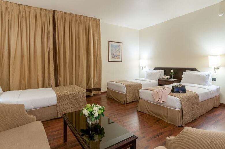 Le Commodore Hotel