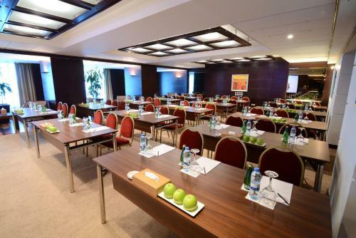 Hotel Raouche Arjaan By Rotana