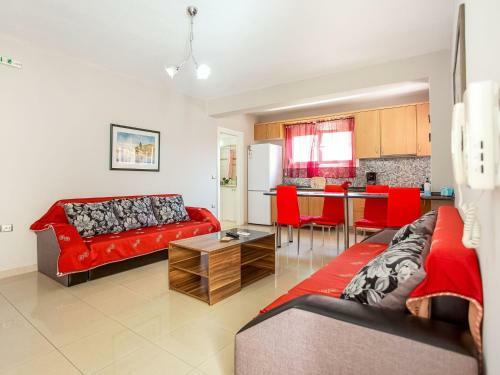 Pleasant Apartment In N. Irakleitsa With Garden