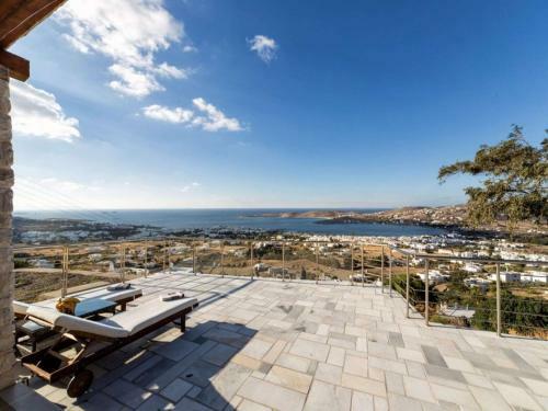 Elegant Villa In Paros With Veranda And Balcony