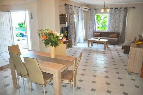 Apartamento Luxus Ferienwohnung In Pelekas Strand Mit Pool Adonis