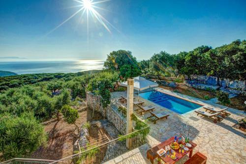 Perachori Villa Sleeps 6 Pool Air Con Wifi