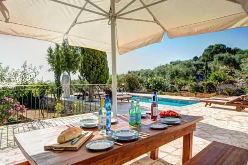 Perachori Villa Sleeps 6 Pool Air Con Wifi