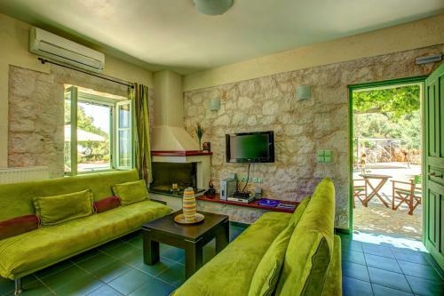 Perachori Villa Sleeps 6 Pool Air Con Wifi