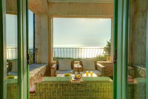 Perachori Villa Sleeps 6 Pool Air Con Wifi