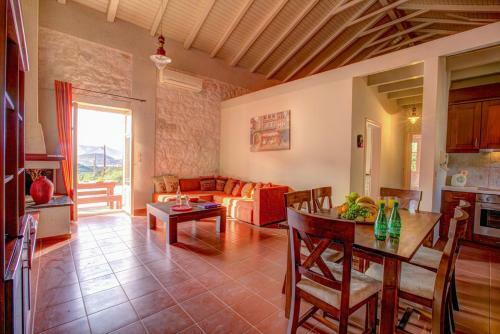 Perachori Villa Sleeps 4 Pool Air Con Wifi