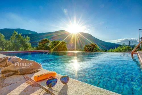 Perachori Villa Sleeps 4 Pool Air Con Wifi