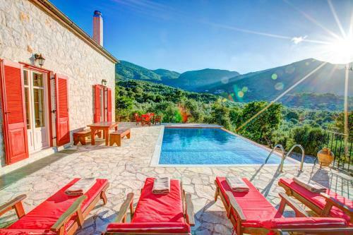 Perachori Villa Sleeps 4 Pool Air Con Wifi