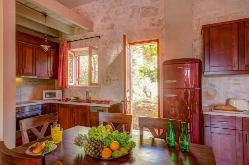 Perachori Villa Sleeps 4 Pool Air Con Wifi
