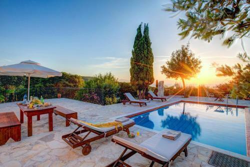 Perachori Villa Sleeps 4 Pool Air Con Wifi T604840