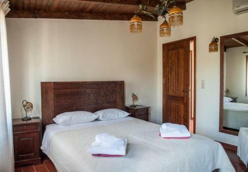 Petroulides Villa Sleeps 7 With Pool Air Con And Wifi