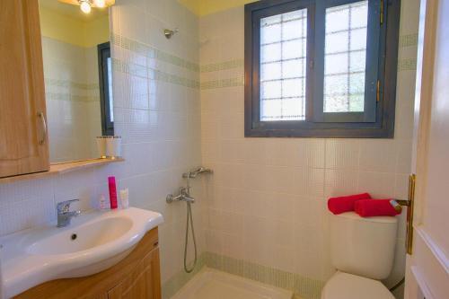 Plaka Villa Sleeps 6 Pool Air Con Wifi