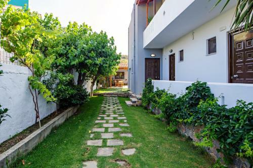 Irida Guesthouse By The Pool