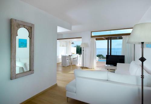 Pissidos Villa Sleeps 5 With Pool And Air Con