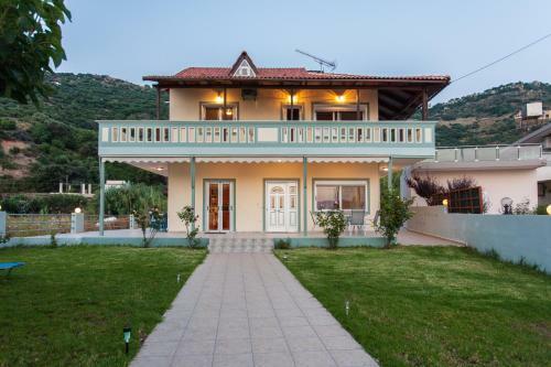 House Just On The Beach -included 2 Canoe, 2 Bicycles