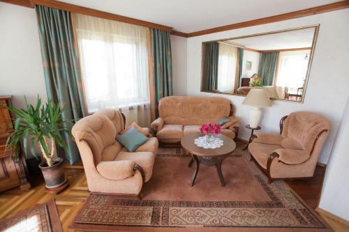 Home Hotel