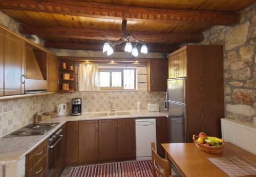 Samonas Villa Sleeps 4 With Pool And Air Con