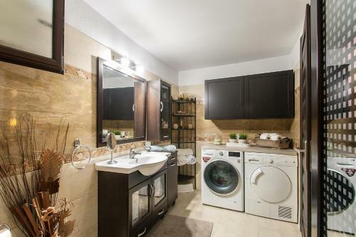 Luxury Townhouse And Town Apartment