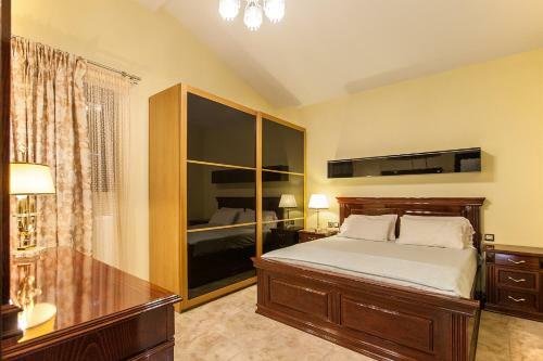 Luxury Townhouse And Town Apartment