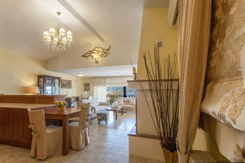 Luxury Townhouse And Town Apartment
