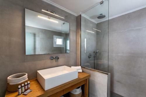 Apartamento Thira Gold Suites