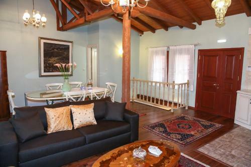 Hostal The House By The River Luxury Villa