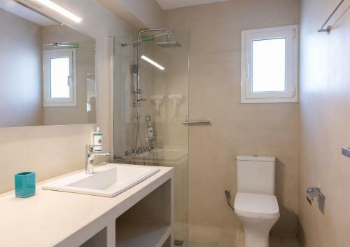 Hostal Costa Vasia Suites And Apartments
