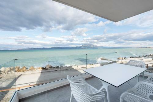 Hostal Costa Vasia Suites And Apartments