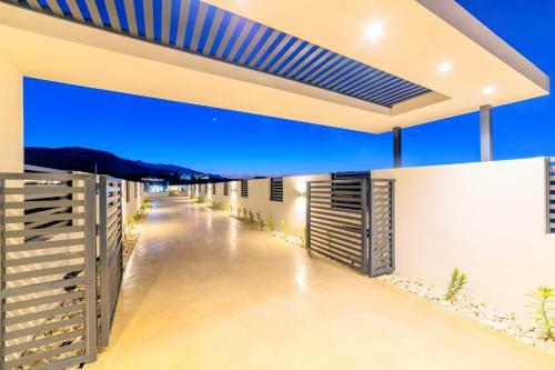 Villa Solaris Heated Pool & Jacuzzi