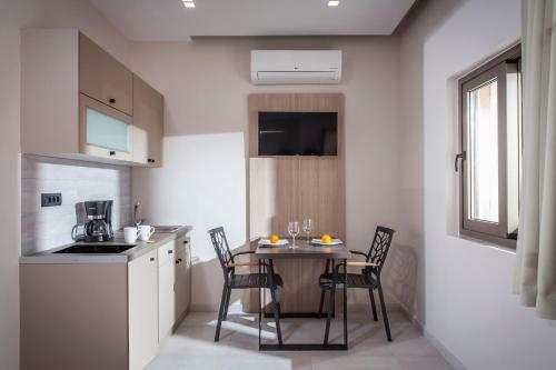 Hotel Enorme Eanthia Beach