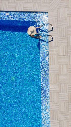 Hotel Enorme Eanthia Beach