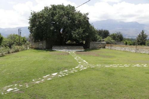 Charavgi Traditional House Mountain & Field View