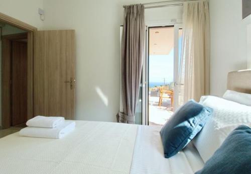 Zacharias Villa Sleeps 7 With Pool And Air Con