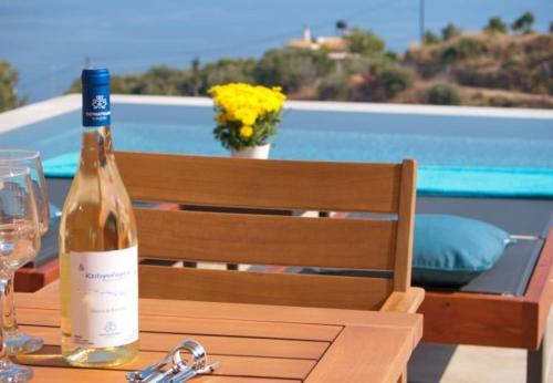 Zacharias Villa Sleeps 7 With Pool And Air Con