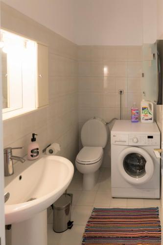 Apartamento Groovy & Cozy Apt With Private Seaview Rooftop Terrace