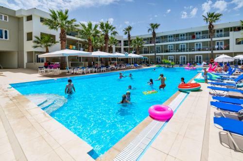 Hotel White Olive Premium Cameo