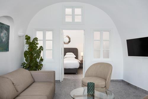 Firostefani Villa Sleeps 7 With Pool And Air Con