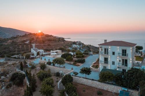 Ksirokampos Villa Sleeps 10 With Pool And Air Con